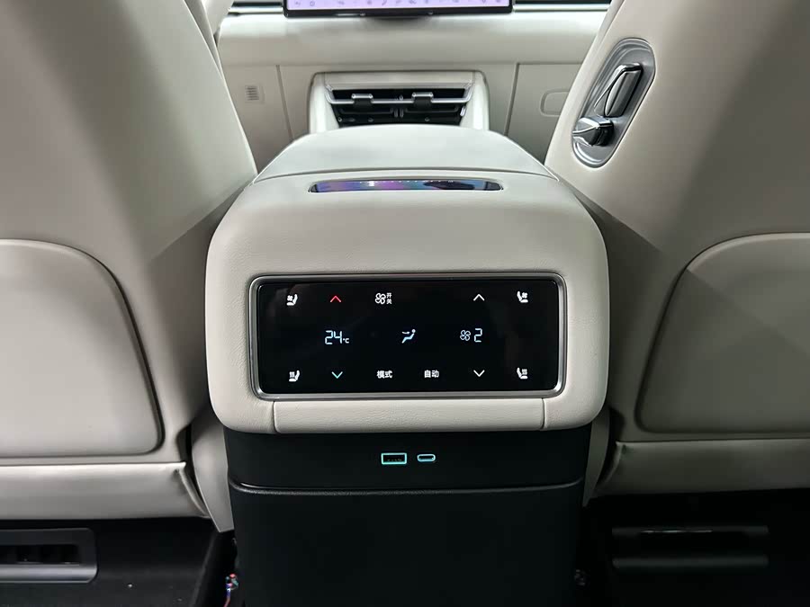 BYD Tang L 2025 صورة سيارة #18