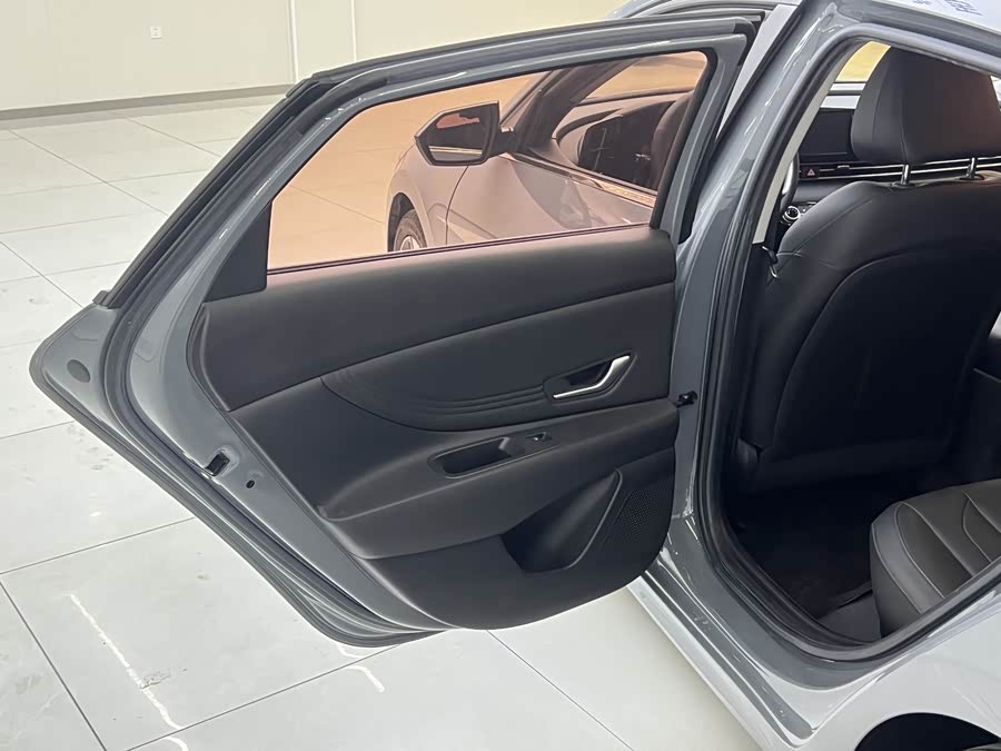 Hyundai Elantra 2021 immagine di auto #18