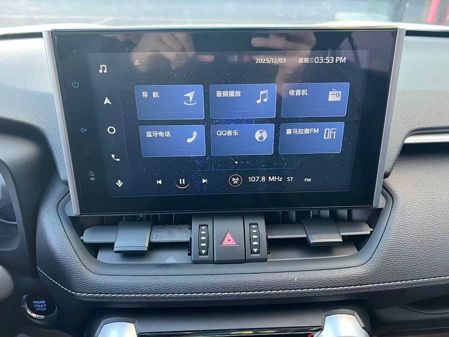 Toyota RAV4 2021 صورة سيارة #18