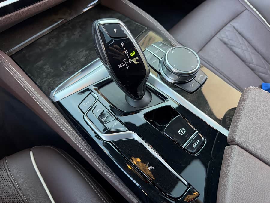 BMW 5 Series 2022 car image #18