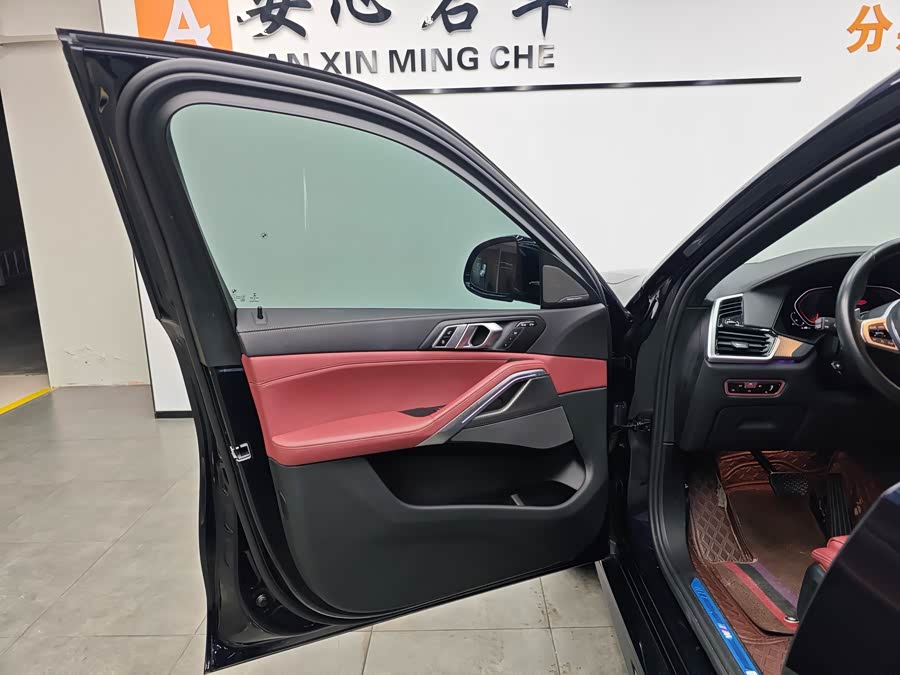 BMW X6 2022 car image #18