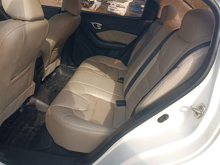 GAC Trumpchi GA3S 2014 #18 GAC Trumpchi GA3S 2014 imagem de carro #18