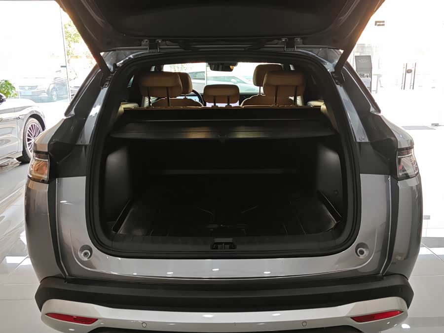 BYD SongL DM-i 2025 car image #18