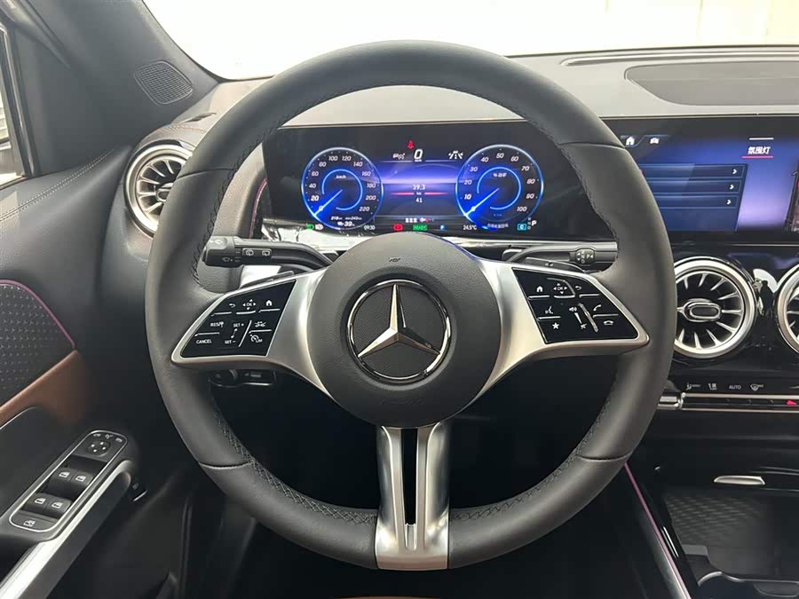 Mercedes-Benz EQB Class 2025 car image #18