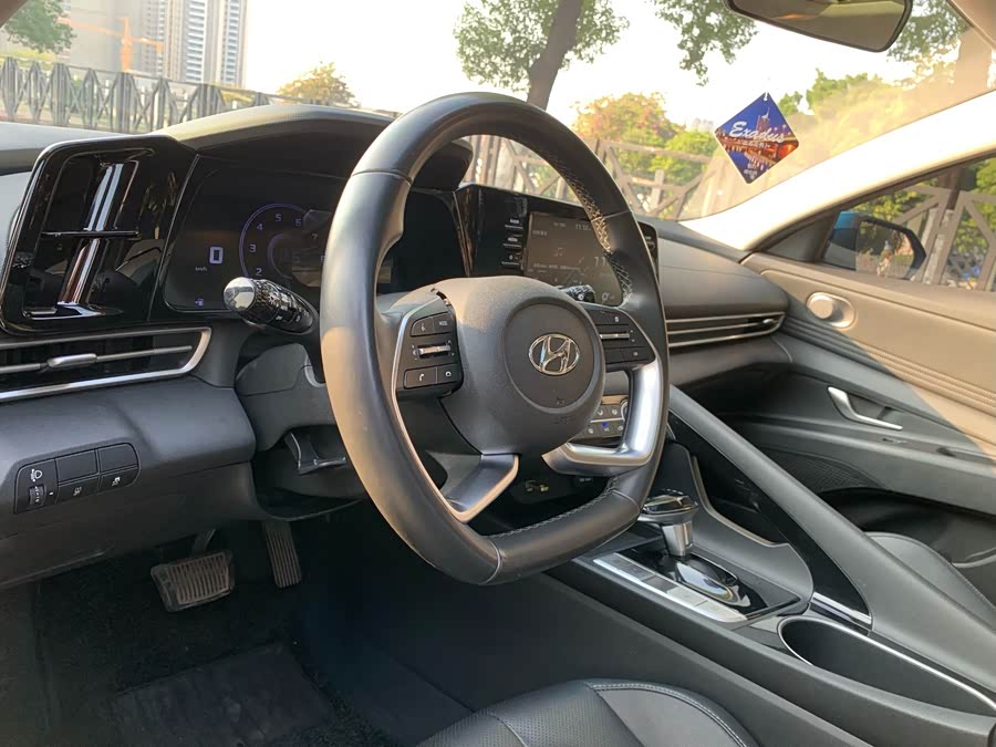 Hyundai Elantra 2020 immagine di auto #18