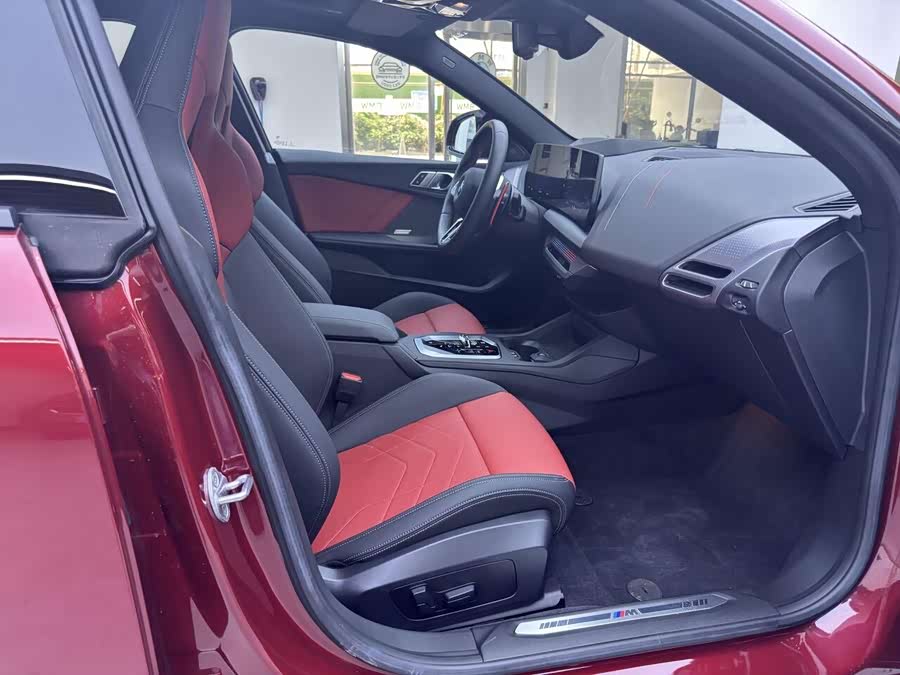 BMW M235L imagen de coche #18