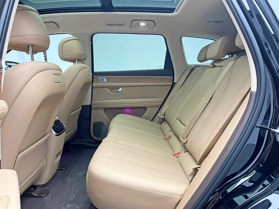 2025 car image #18