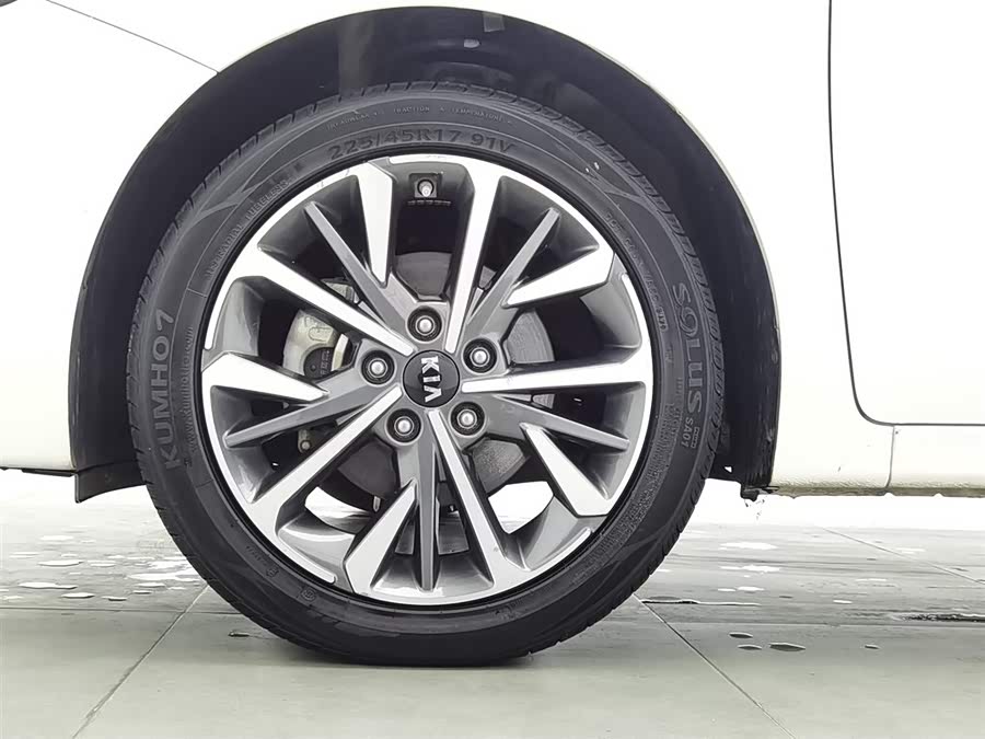 Kia K3 2020 car image #18