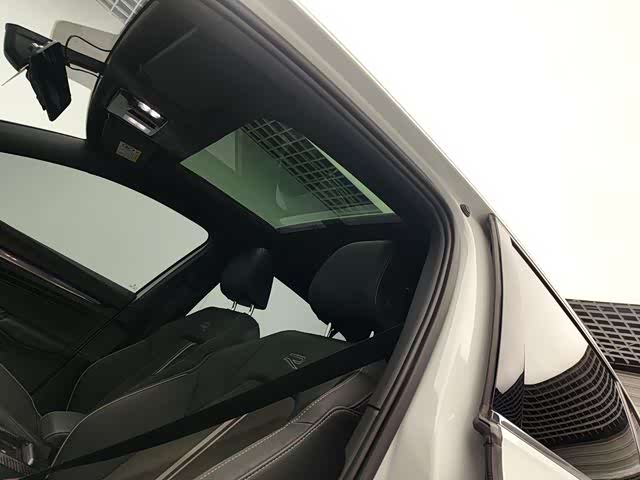 Volkswagen Golf 2023 car image #18