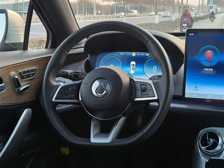 Denza X 2020 car image #18