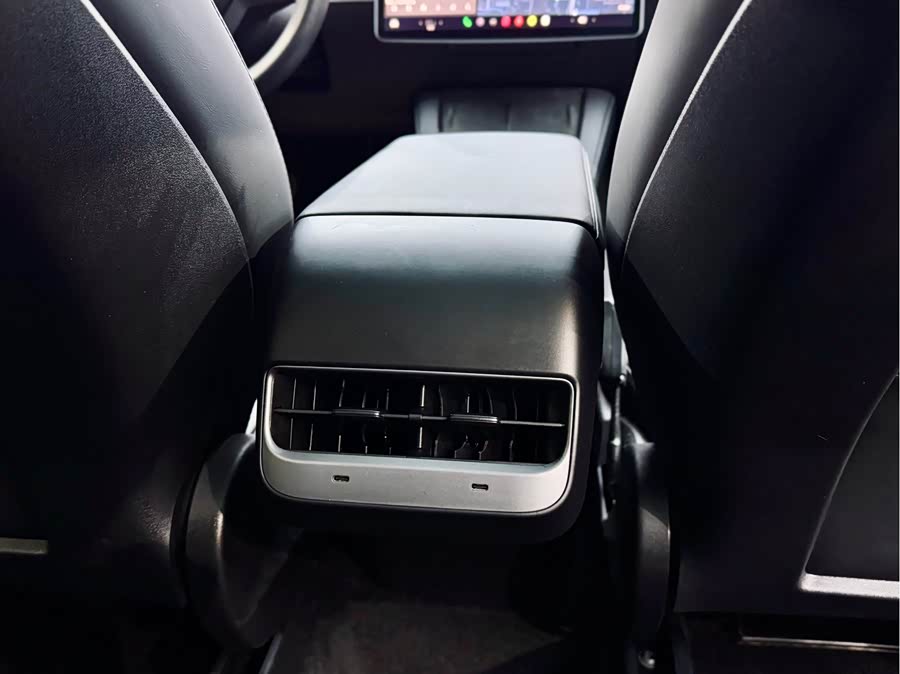 Tesla Model Y 2021 #18 Tesla Model Y 2021 car image #18