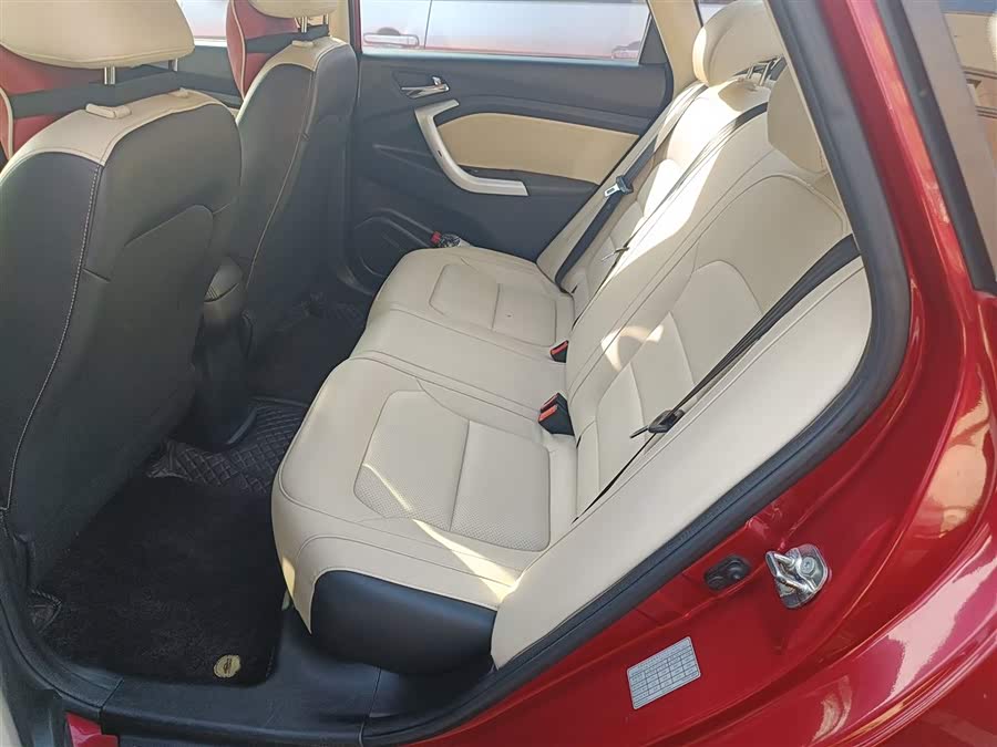 Changan Alsvin V7 2015 car image #18