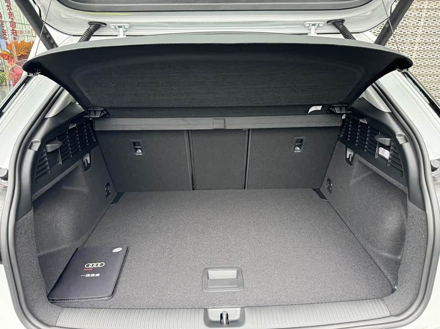 Audi Q2L 2025 car image #18