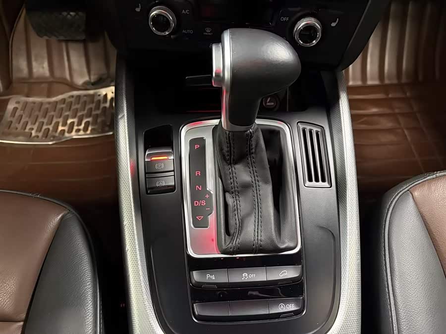 Audi Q5 2016 car image #18