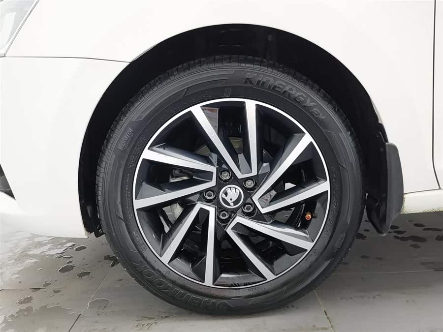 Skoda Rapid 2021 car image #18