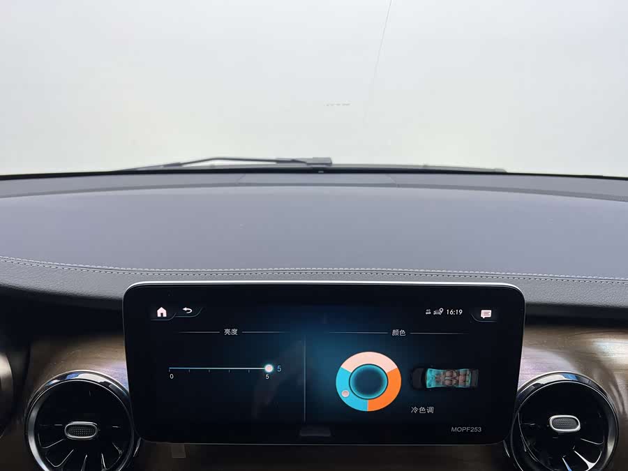 Mercedes-Benz V Class 2022 car image #18