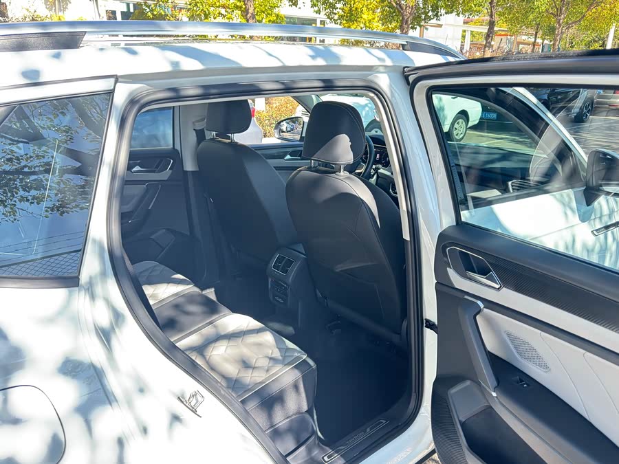 Volkswagen Tayron 2023 immagine di auto #18