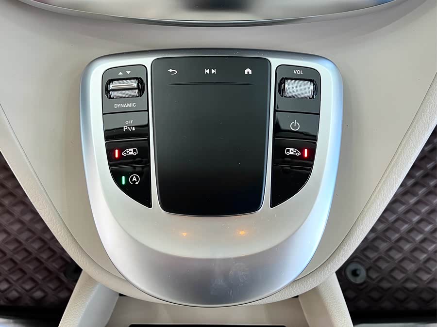 Mercedes-Benz V Class 2023 immagine di auto #18