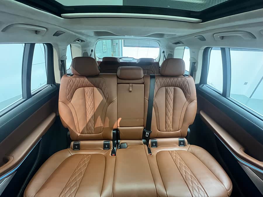 BMW X7 2024 car image #18