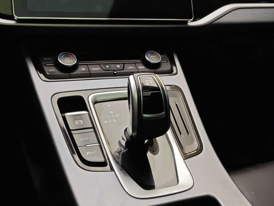 GEELY Boyue 2021 car image #18