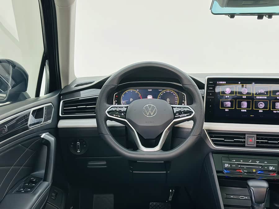 Volkswagen Tiguan L 2021 car image #18