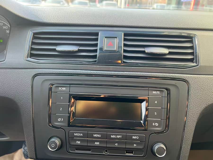 Volkswagen Santana 2021 car image #18