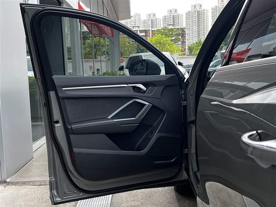 Audi Q3 2024 car image #18