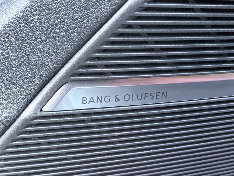 Audi SQ7 2024 car image #18