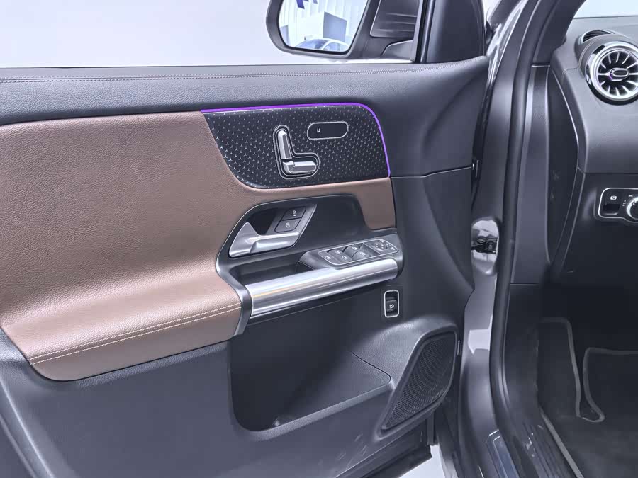 Mercedes-Benz EQA Class 2024 immagine di auto #18