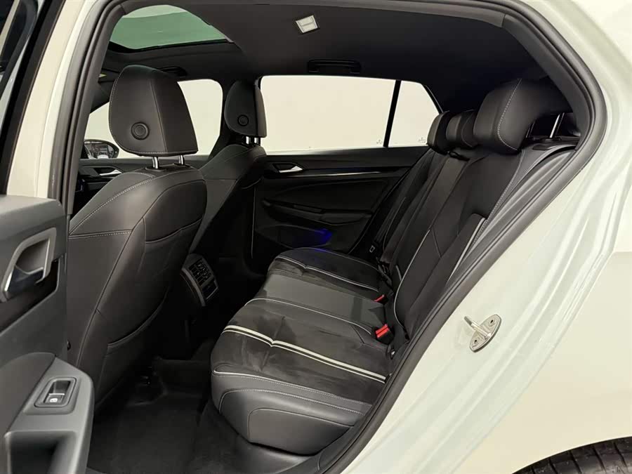 Volkswagen Golf 2022 car image #18