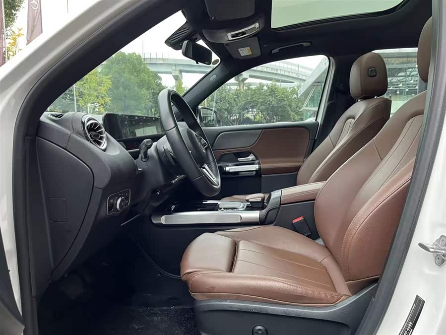 Mercedes-Benz GLB Class 2023 car image #18