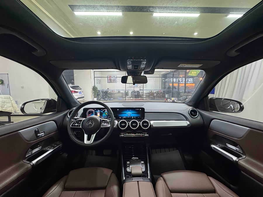 Mercedes-Benz GLB Class 2023 car image #18