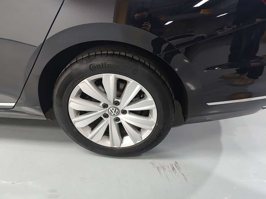 Volkswagen Passat 2019 car image #18