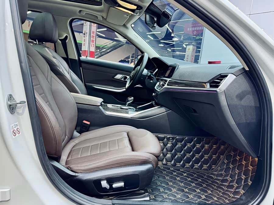 BMW 3 Series 2020 car image #18