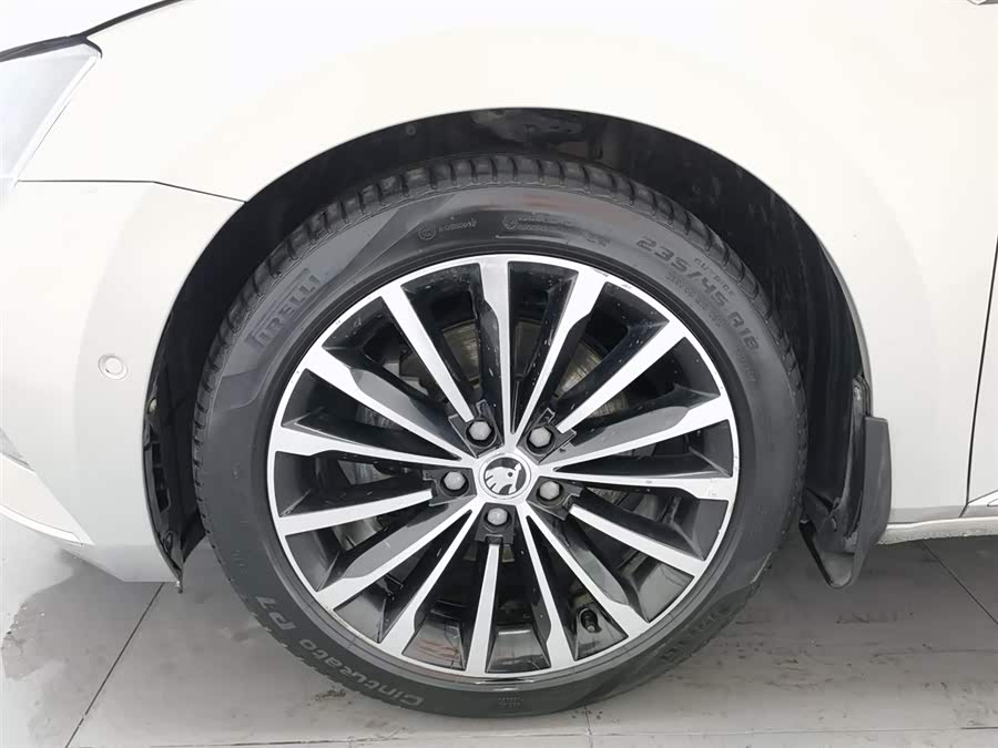 Skoda Superb 2016 car image #18