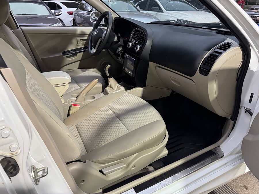 Soueast V3 Lingyue 2014 car image #18