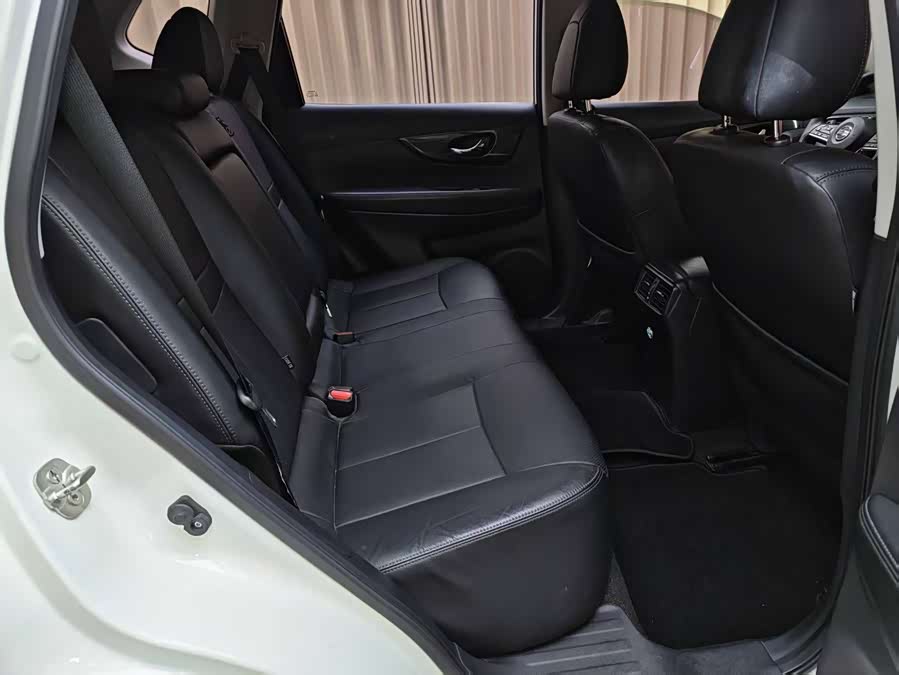Nissan X-Trail 2018 car image #18