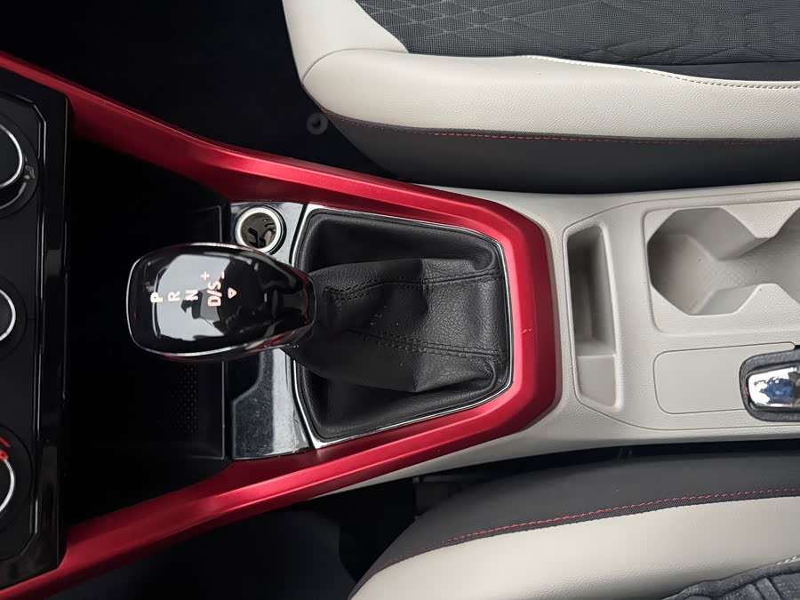 Volkswagen T-Cross 2019 #18 Volkswagen T-Cross 2019 car image #18