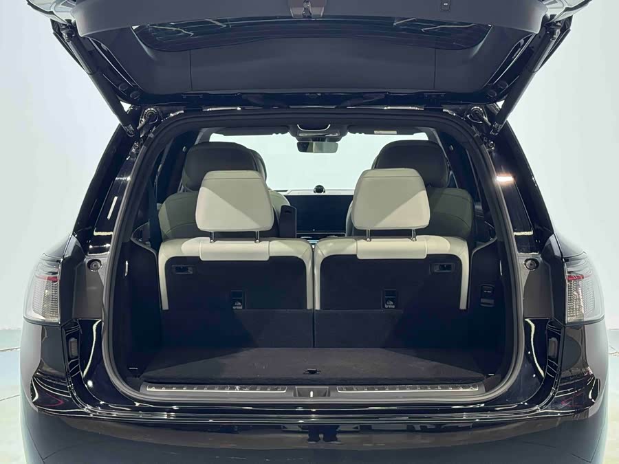 2025 car image #18