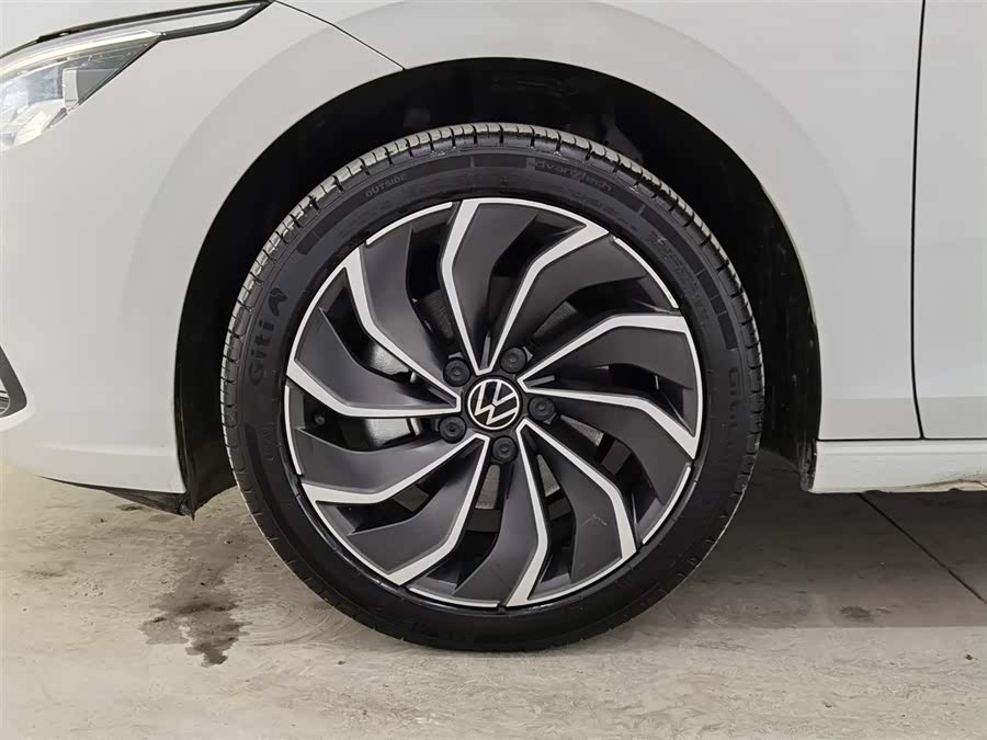 Volkswagen Golf 2021 car image #18