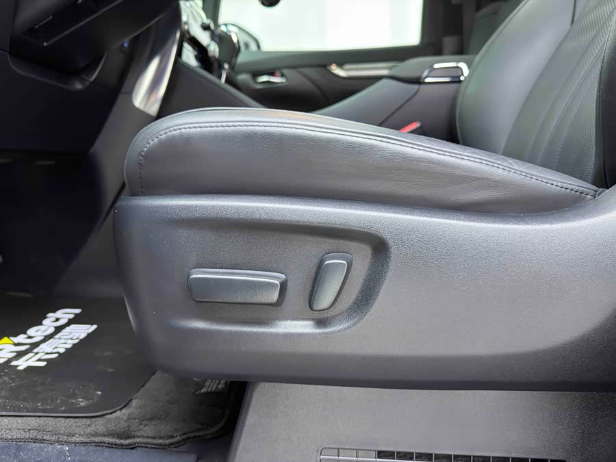 Toyota Alphard 2023 car image #18