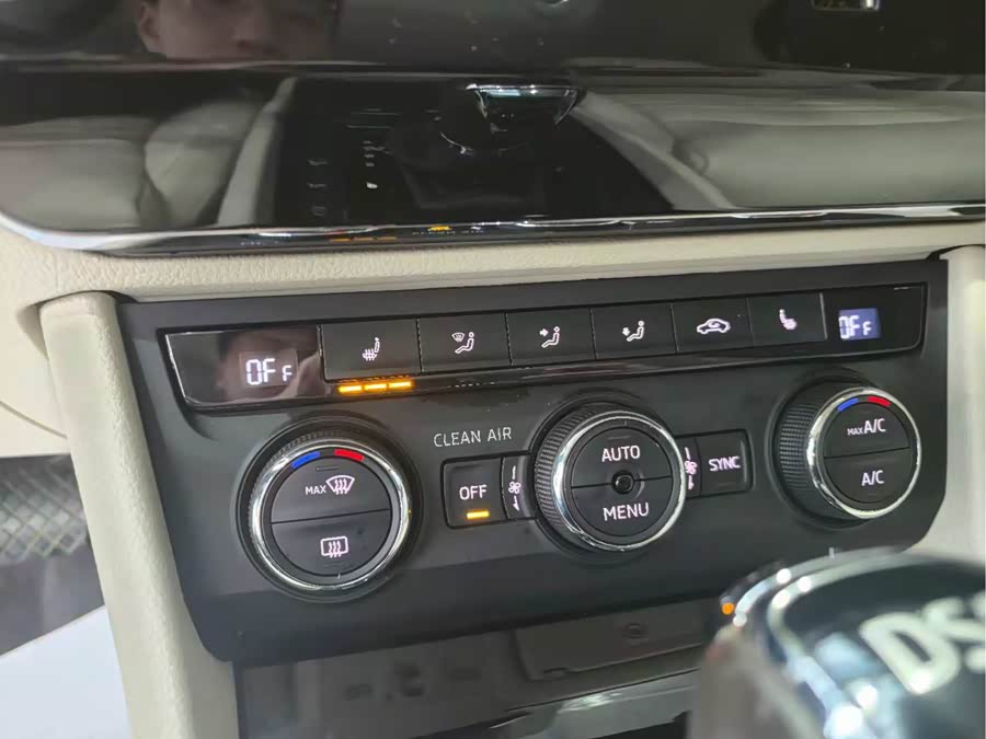 Skoda Superb 2016 car image #18