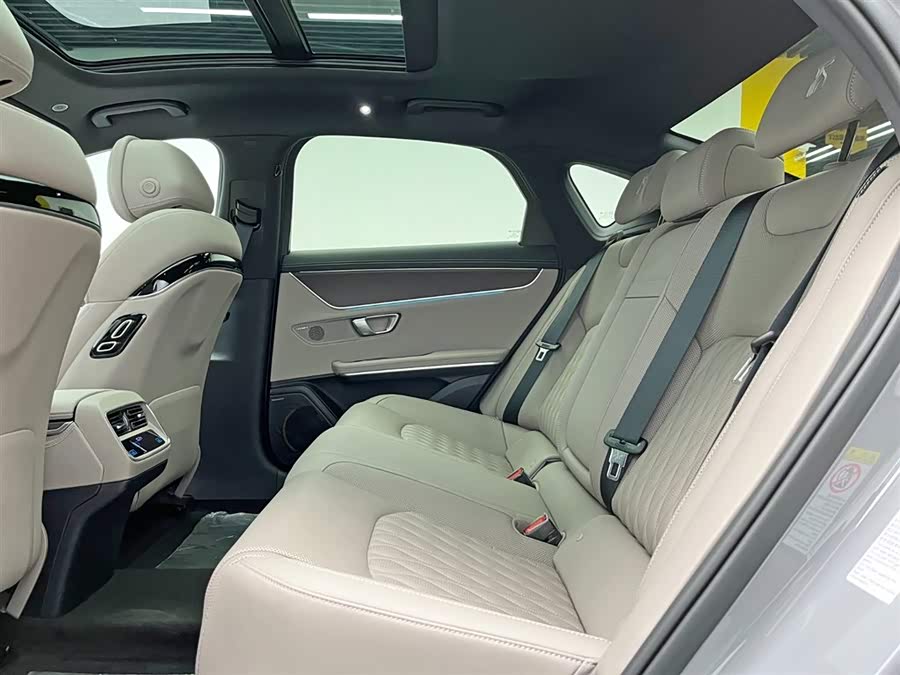 BYD Han 2025 car image #18