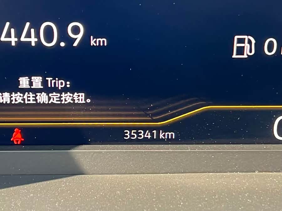 Volkswagen T-Roc 2023 car image #18