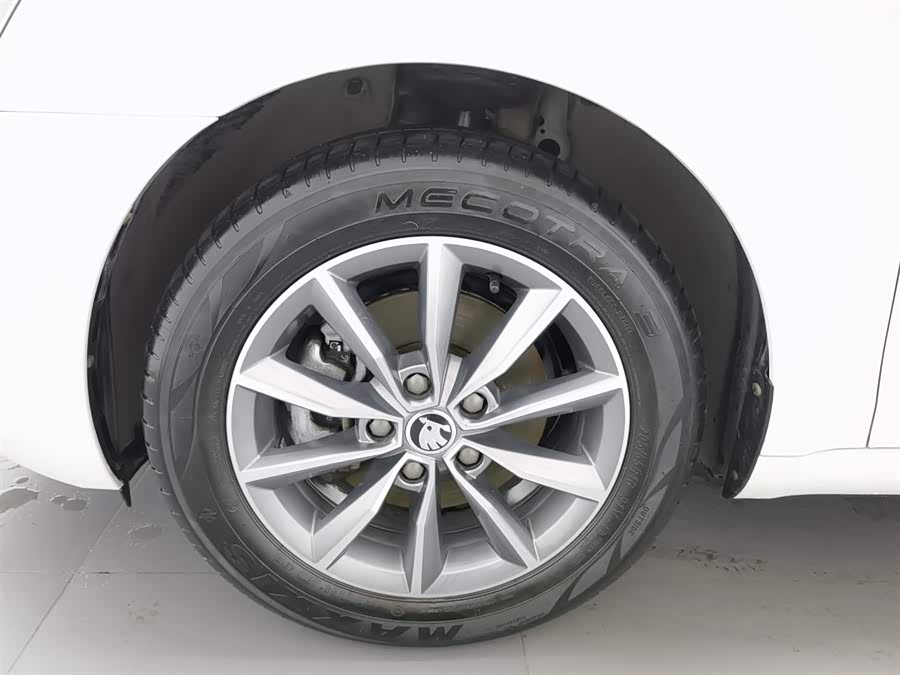 Skoda Octavia 2020 car image #18