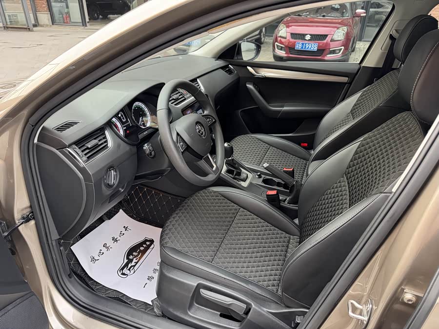 Skoda Octavia 2019 car image #18