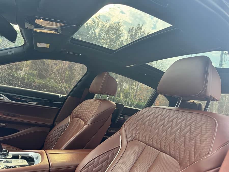 BMW 7 Series 2017 car image #18