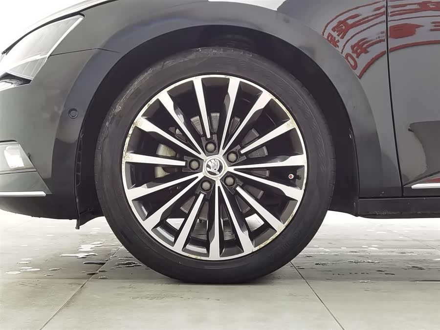 Skoda Superb 2018 car image #18