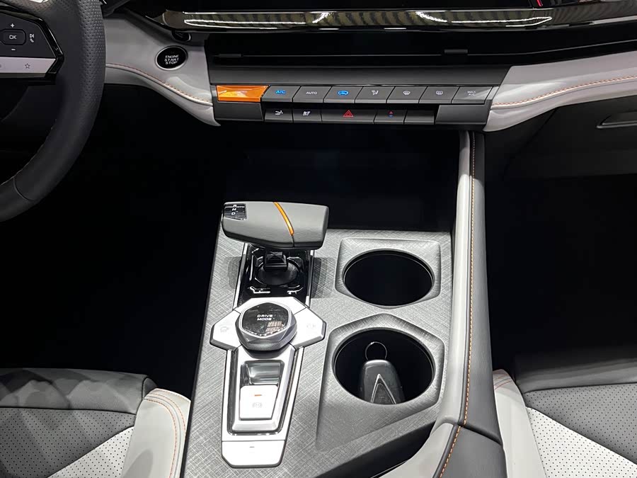 Changan UNI-V iDD 2024 car image #18