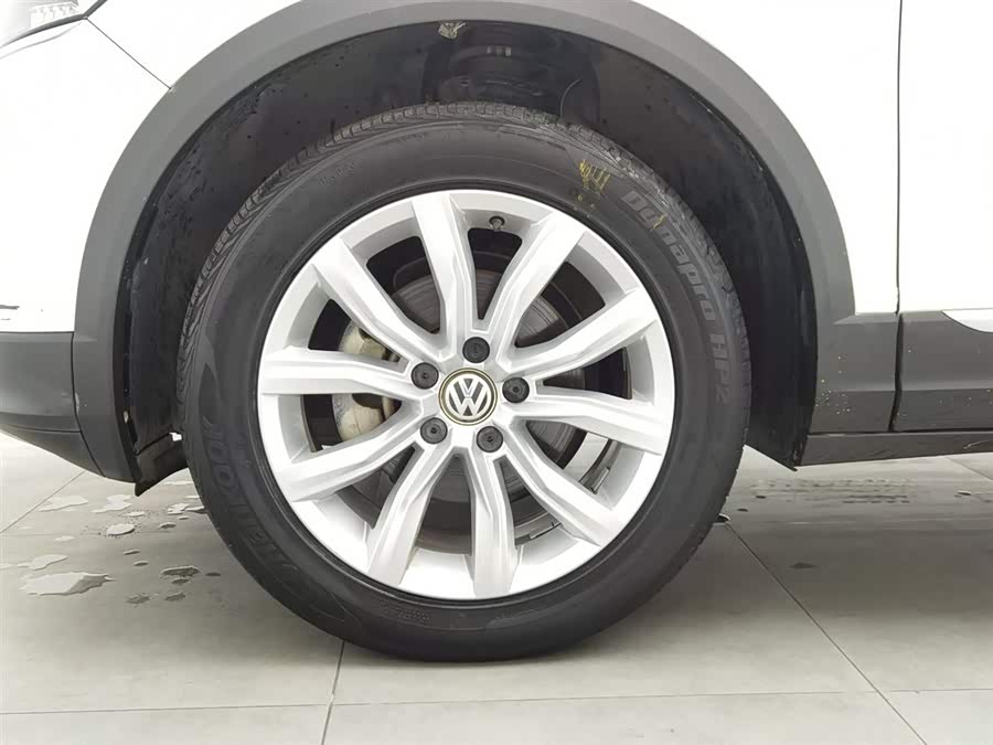 Volkswagen T-Roc 2020 car image #18